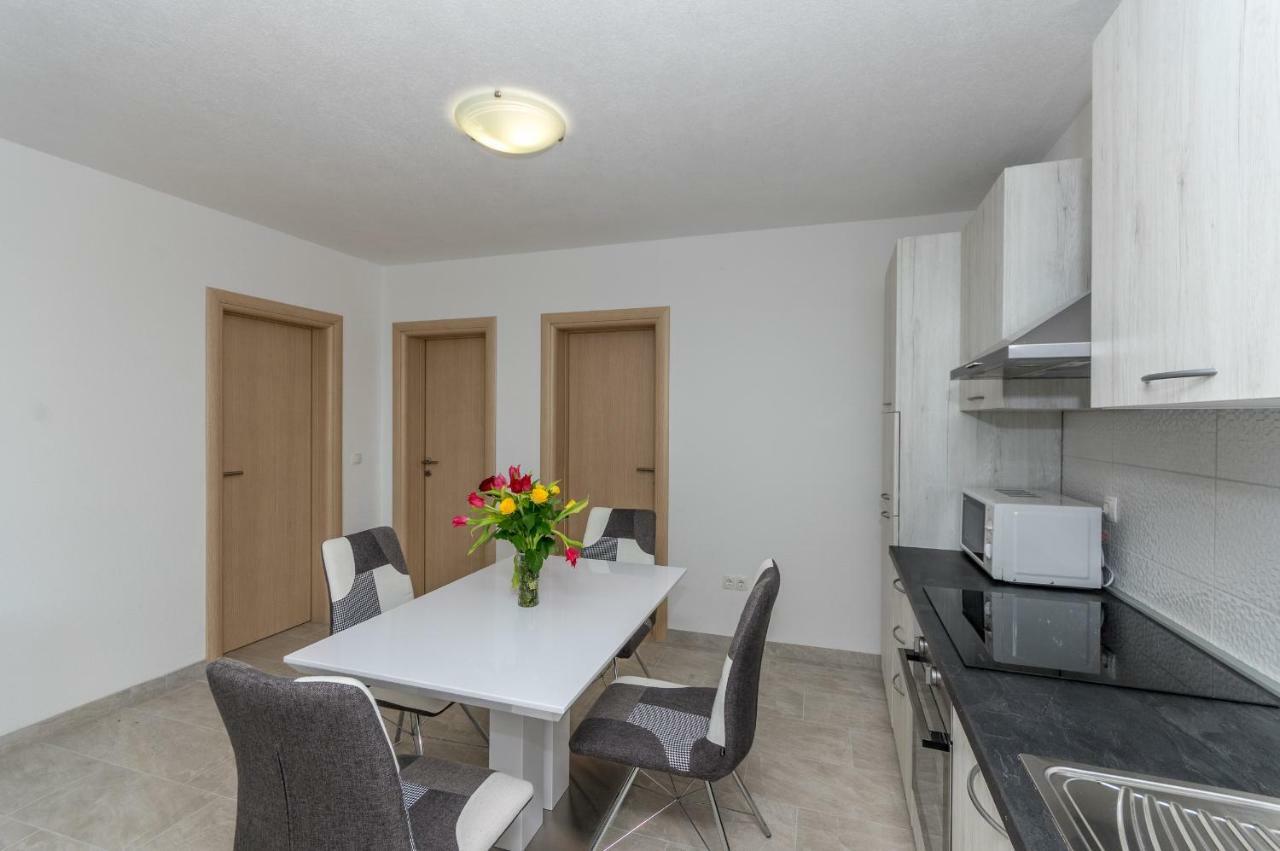 Apartament Ivan *